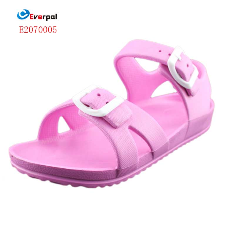 Cad iad na gnéithe a bhaineann le Sandals Eva Pink do na páistí?